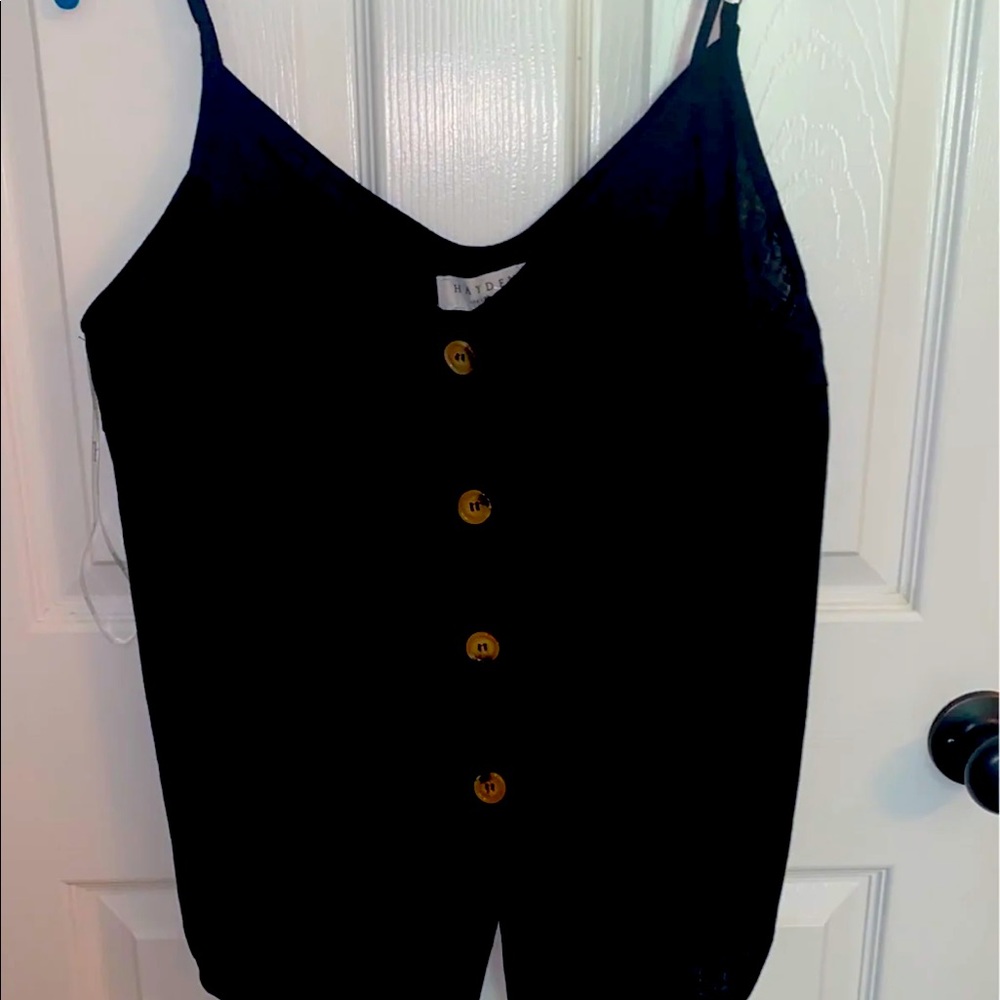 NWT linen buttonup top. Medium